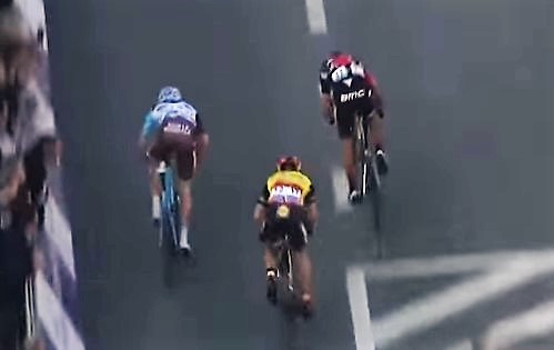 Greg Van Avermaet sprinting to victory in E3 Harelbeke (via YouTube)