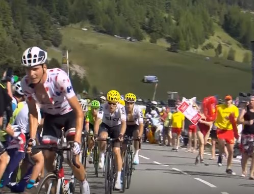 Warren Barguil leaves the group of favourites behind (via YouTube)