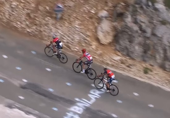 Condator, Froome and Nibali in their distinctive jerseys (via YouTube)