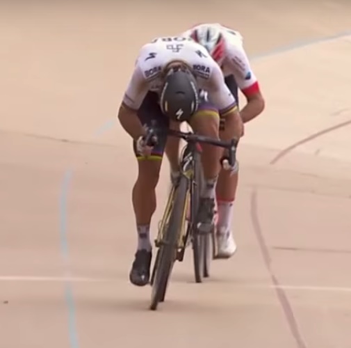 Peter Sagan sprints at Paris-Roubaix (all images via Eurosport)